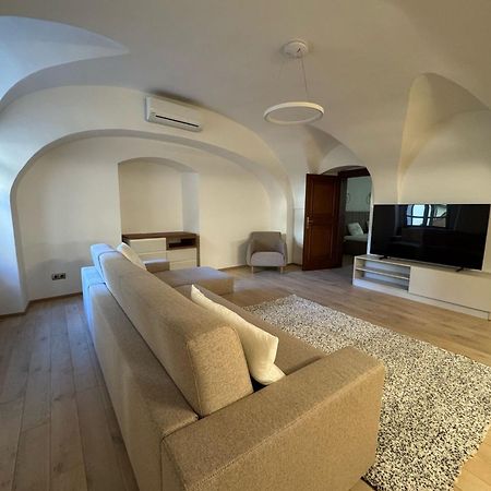 Hotel U 3 Pstrosu Прага Екстер'єр фото