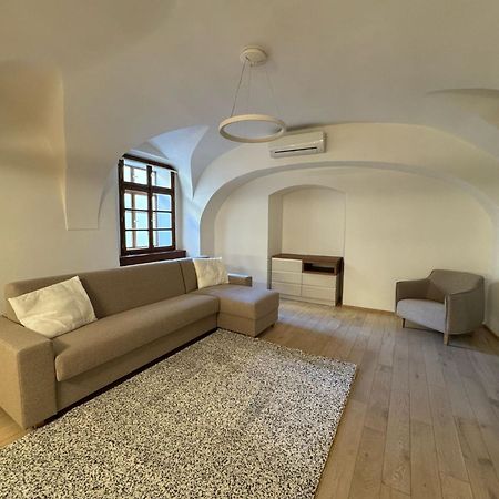 Hotel U 3 Pstrosu Прага Екстер'єр фото