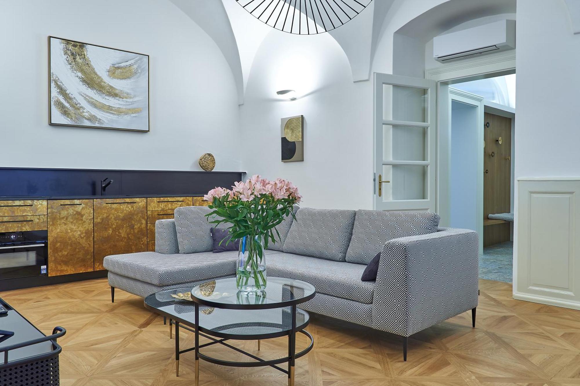 Hotel U 3 Pstrosu Прага Екстер'єр фото