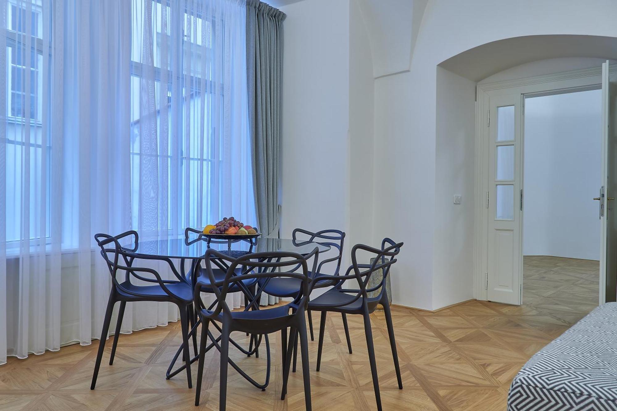 Hotel U 3 Pstrosu Прага Екстер'єр фото