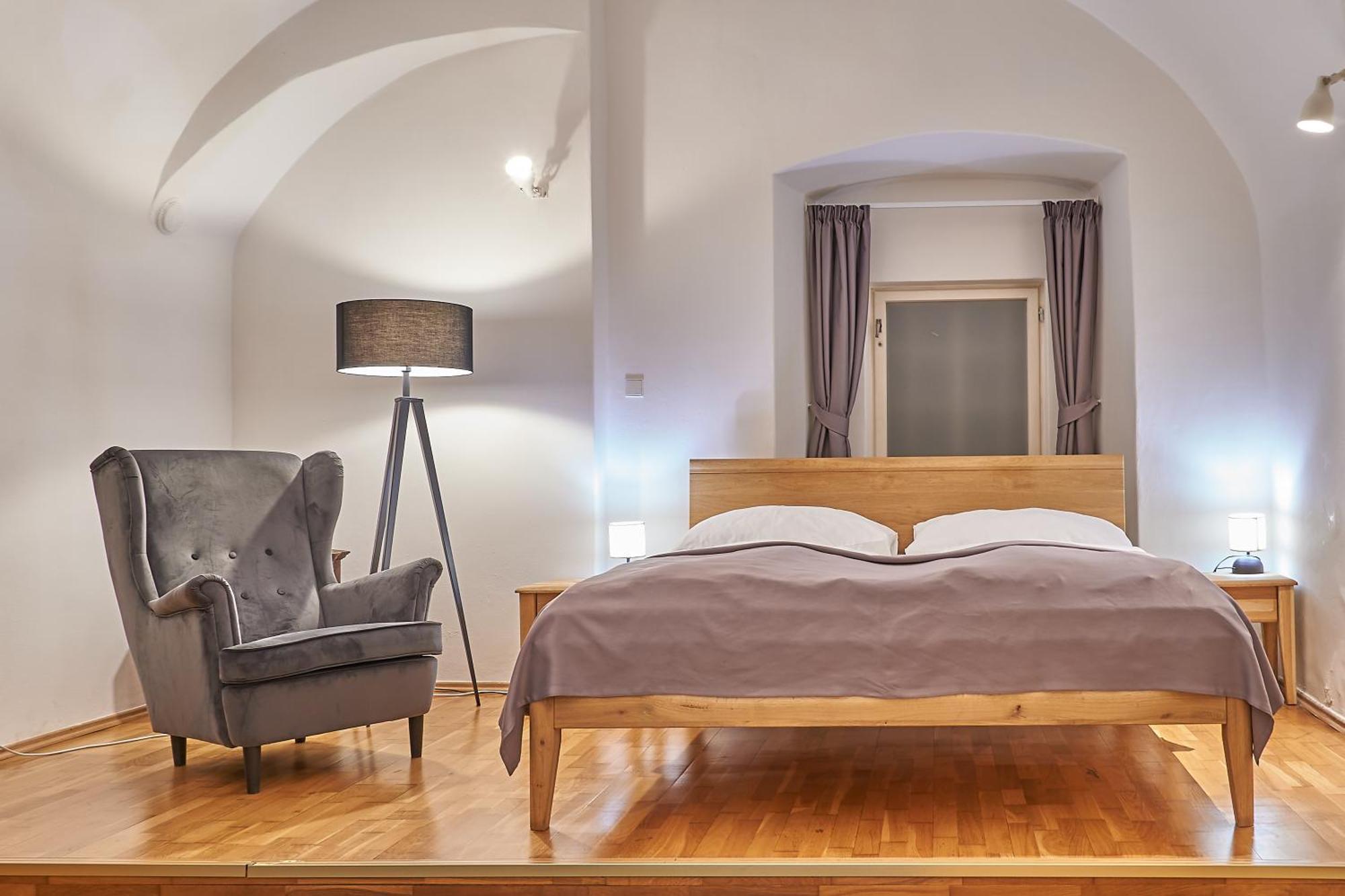 Hotel U 3 Pstrosu Прага Екстер'єр фото