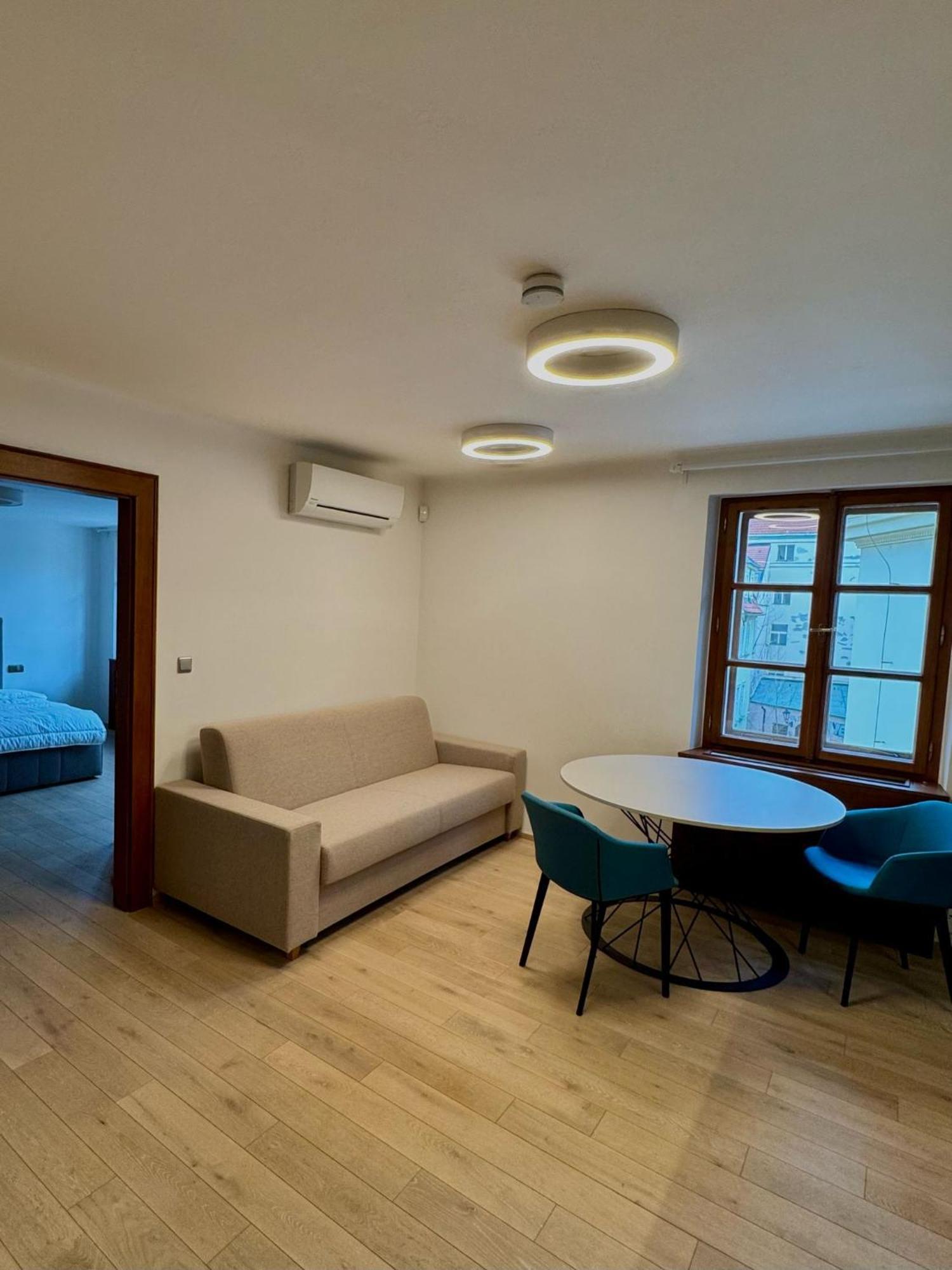 Hotel U 3 Pstrosu Прага Екстер'єр фото